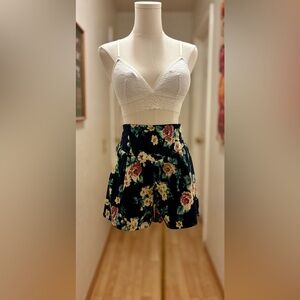 *NWT* Incase Floral shorts sz M